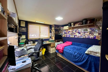 Apartamento à venda com 330m², 4 quartos e 3 vagas Apartamento à venda com 330m², 4 quartos e 3 vagasQuarto 4