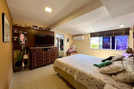 Apartamento à venda com 330m², 4 quartos e 3 vagas Apartamento à venda com 330m², 4 quartos e 3 vagasQuarto 5 - Suite