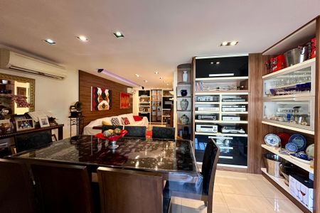 Apartamento à venda com 330m², 4 quartos e 3 vagas Apartamento à venda com 330m², 4 quartos e 3 vagasSala