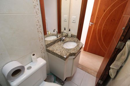 Casa à venda com 100m², 3 quartos e 2 vagasÁrea de Serviço - Banheiro