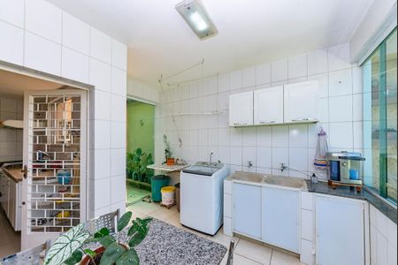 Casa à venda com 250m², 5 quartos e 8 vagasÁrea de Serviço