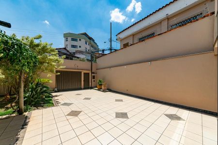 Casa à venda com 250m², 5 quartos e 8 vagasQuintal