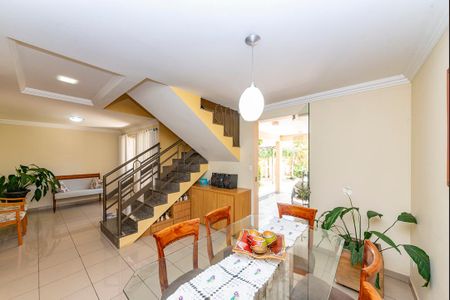 Casa à venda com 250m², 5 quartos e 8 vagasSala 1