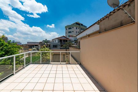 Casa à venda com 250m², 5 quartos e 8 vagasVaranda da Sala 2