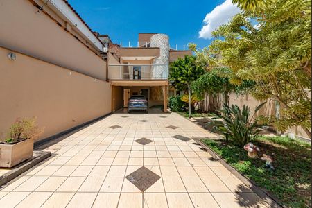 Casa à venda com 250m², 5 quartos e 8 vagasQuintal