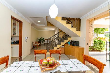 Casa à venda com 250m², 5 quartos e 8 vagasSala 1