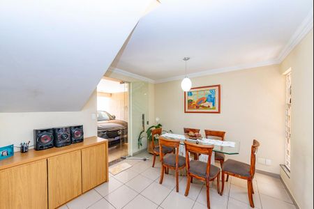 Casa à venda com 250m², 5 quartos e 8 vagasSala 1