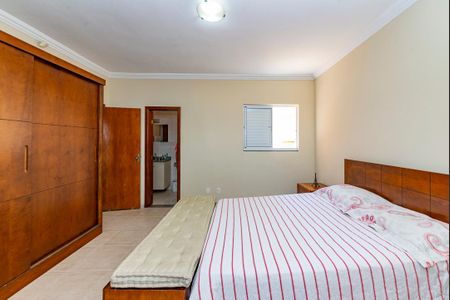 Casa à venda com 250m², 5 quartos e 8 vagasSuíte