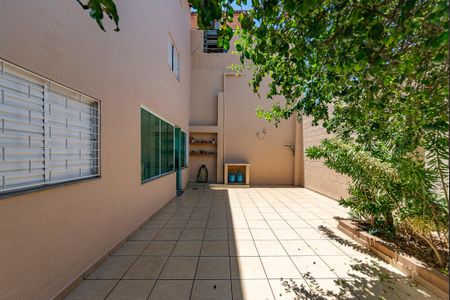Casa à venda com 250m², 5 quartos e 8 vagasQuintal