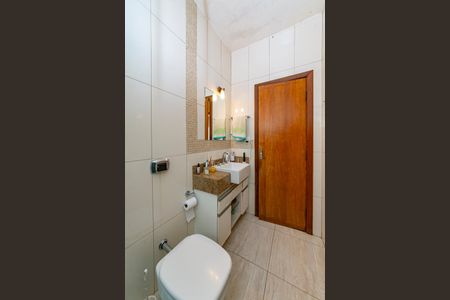 Casa à venda com 250m², 5 quartos e 8 vagasBanheiro Social 2