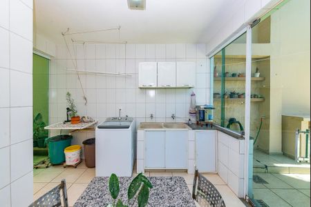 Casa à venda com 250m², 5 quartos e 8 vagasÁrea de Serviço