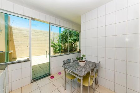 Casa à venda com 250m², 5 quartos e 8 vagasÁrea de Serviço
