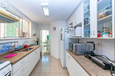 Casa à venda com 250m², 5 quartos e 8 vagasCozinha