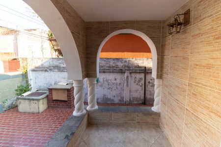 Casa à venda com 330m², 4 quartos e 4 vagas Casa à venda com 330m², 4 quartos e 4 vagasSala