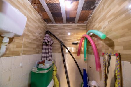 Casa à venda com 330m², 4 quartos e 4 vagas Casa à venda com 330m², 4 quartos e 4 vagasBanheiro de Serviço 2