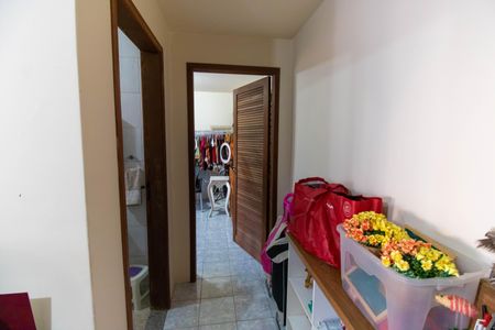 Casa à venda com 330m², 4 quartos e 4 vagas Casa à venda com 330m², 4 quartos e 4 vagasCorredor