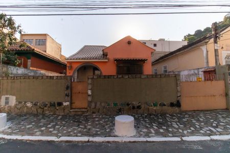 Casa à venda com 330m², 4 quartos e 4 vagas Casa à venda com 330m², 4 quartos e 4 vagasÁrea comum
