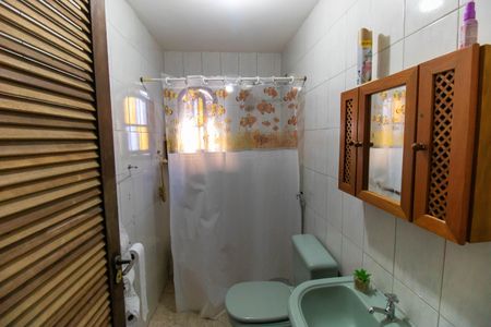 Casa à venda com 330m², 4 quartos e 4 vagas Casa à venda com 330m², 4 quartos e 4 vagasBanheiro de Serviço 2