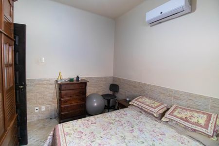 Casa à venda com 330m², 4 quartos e 4 vagas Casa à venda com 330m², 4 quartos e 4 vagasQuarto