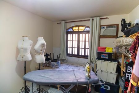 Casa à venda com 330m², 4 quartos e 4 vagas Casa à venda com 330m², 4 quartos e 4 vagasQuarto de Serviço