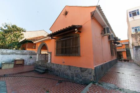 Casa à venda com 330m², 4 quartos e 4 vagas Casa à venda com 330m², 4 quartos e 4 vagasÁrea comum
