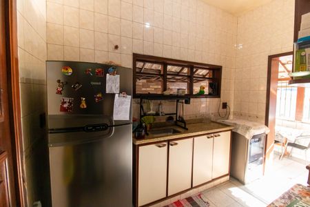 Casa à venda com 330m², 4 quartos e 4 vagas Casa à venda com 330m², 4 quartos e 4 vagasCozinha