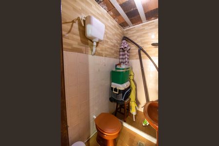 Casa à venda com 330m², 4 quartos e 4 vagas Casa à venda com 330m², 4 quartos e 4 vagasBanheiro de Serviço