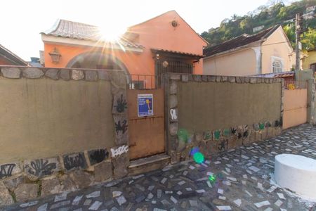 Casa à venda com 330m², 4 quartos e 4 vagas Casa à venda com 330m², 4 quartos e 4 vagasPlaquinha