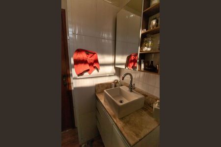 Casa à venda com 330m², 4 quartos e 4 vagas Casa à venda com 330m², 4 quartos e 4 vagasBanheiro Social