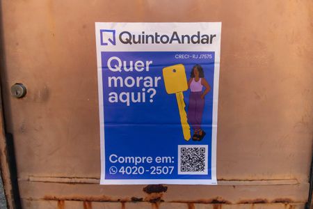 Casa à venda com 330m², 4 quartos e 4 vagas Casa à venda com 330m², 4 quartos e 4 vagasPlaquinha