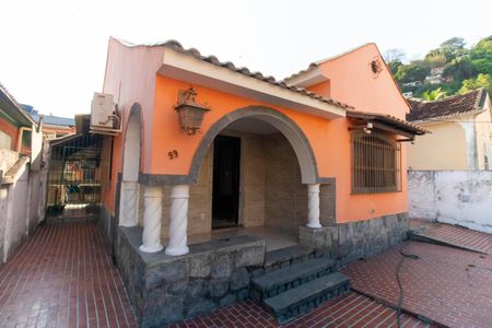 Casa à venda com 330m², 4 quartos e 4 vagas Casa à venda com 330m², 4 quartos e 4 vagasÁrea comum