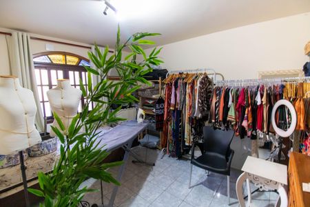 Casa à venda com 330m², 4 quartos e 4 vagas Casa à venda com 330m², 4 quartos e 4 vagasQuarto de Serviço