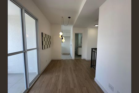 Sala de apartamento para alugar com 2 quartos, 69m² em Jardim Tupanci, Barueri