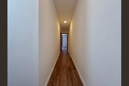 Casa à venda com 100m², 3 quartos e 2 vagasCorredor Suítes 