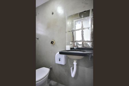 Casa de condomínio à venda com 242m², 3 quartos e 2 vagasBanheiro da. Suíte 1 da Casas dos Fundos