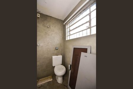 Casa de condomínio à venda com 242m², 3 quartos e 2 vagasBanheiro Suíte 2 da Casa dos Fundos