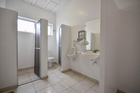 Casa de condomínio à venda com 242m², 3 quartos e 2 vagasBanheiro 1da Casa dos Fundos