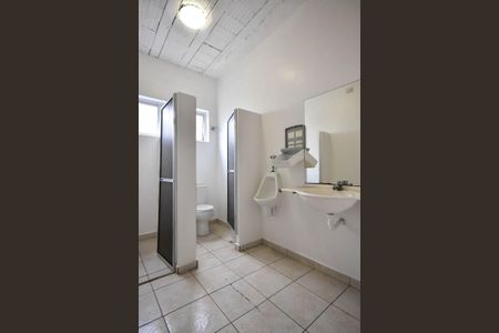 Casa de condomínio à venda com 242m², 3 quartos e 2 vagasBanheiro 1da Casa dos Fundos