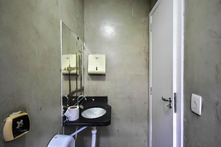 Casa de condomínio à venda com 242m², 3 quartos e 2 vagasBanheiro da. Suíte 1 da Casas dos Fundos