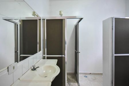 Casa de condomínio à venda com 242m², 3 quartos e 2 vagasBanheiro 2 da Casa dos Fundos