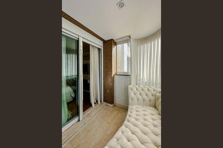 Apartamento à venda com 335m², 4 quartos e 5 vagasVaranda da Suíte 1