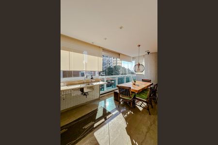 Apartamento à venda com 335m², 4 quartos e 5 vagasVaranda da Sala