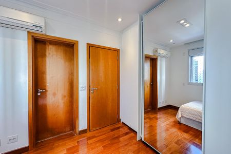 Apartamento à venda com 335m², 4 quartos e 5 vagasSuíte 3