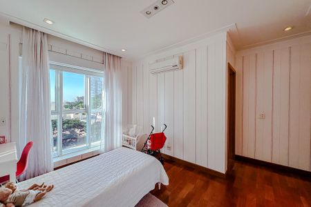 Apartamento à venda com 335m², 4 quartos e 5 vagasSuíte 2