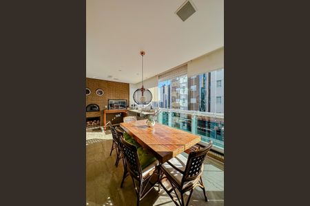 Apartamento à venda com 335m², 4 quartos e 5 vagasVaranda da Sala