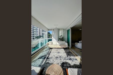 Apartamento à venda com 335m², 4 quartos e 5 vagasVaranda da Sala