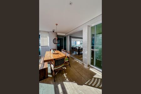 Apartamento à venda com 335m², 4 quartos e 5 vagasVaranda da Sala