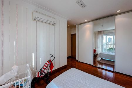 Apartamento à venda com 335m², 4 quartos e 5 vagasSuíte 2