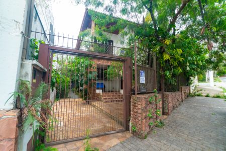 Casa para alugar com 250m², 3 quartos e 4 vagas Casa para alugar com 250m², 3 quartos e 4 vagasFachada