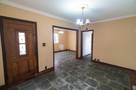 Casa para alugar com 250m², 3 quartos e 4 vagas Casa para alugar com 250m², 3 quartos e 4 vagasSala